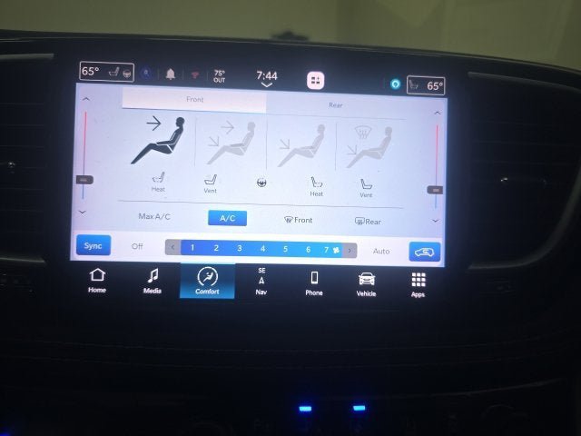 Used 2022 Chrysler Pacifica Limited FWD image 19
