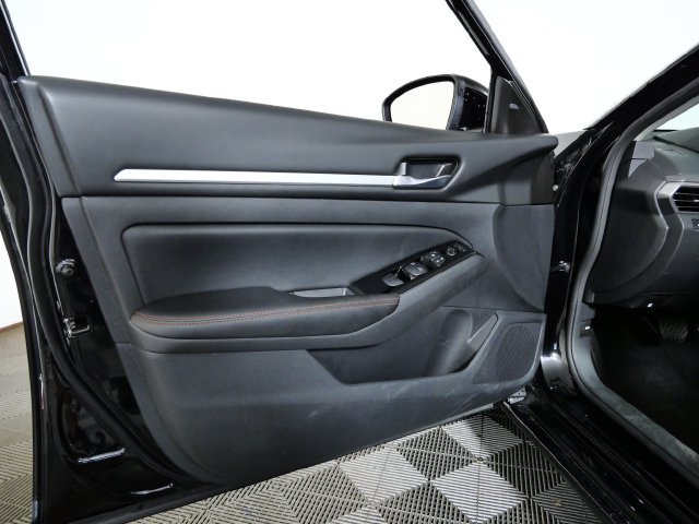 Used 2025 Nissan Altima 2.5 SR AWD/4WD image 16