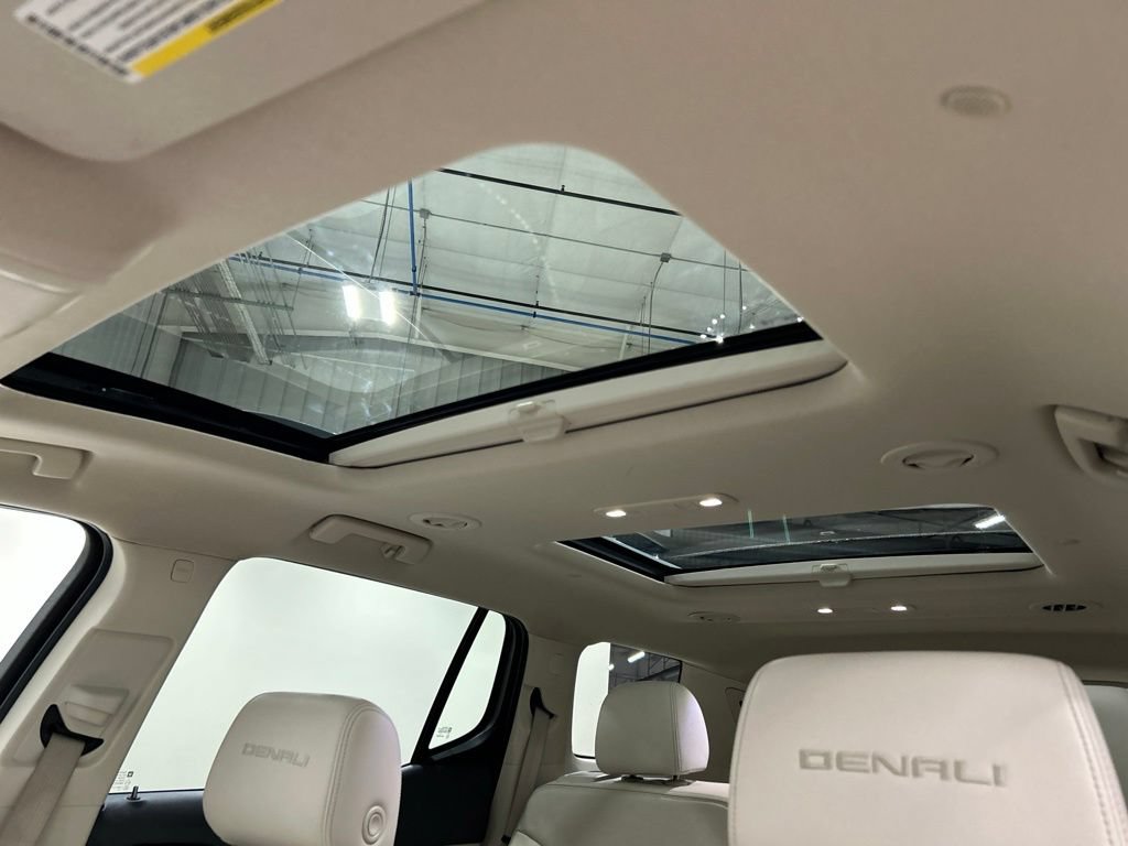 Used 2023 GMC Acadia Denali w/ Denali Technology Package AWD/4WD image 30
