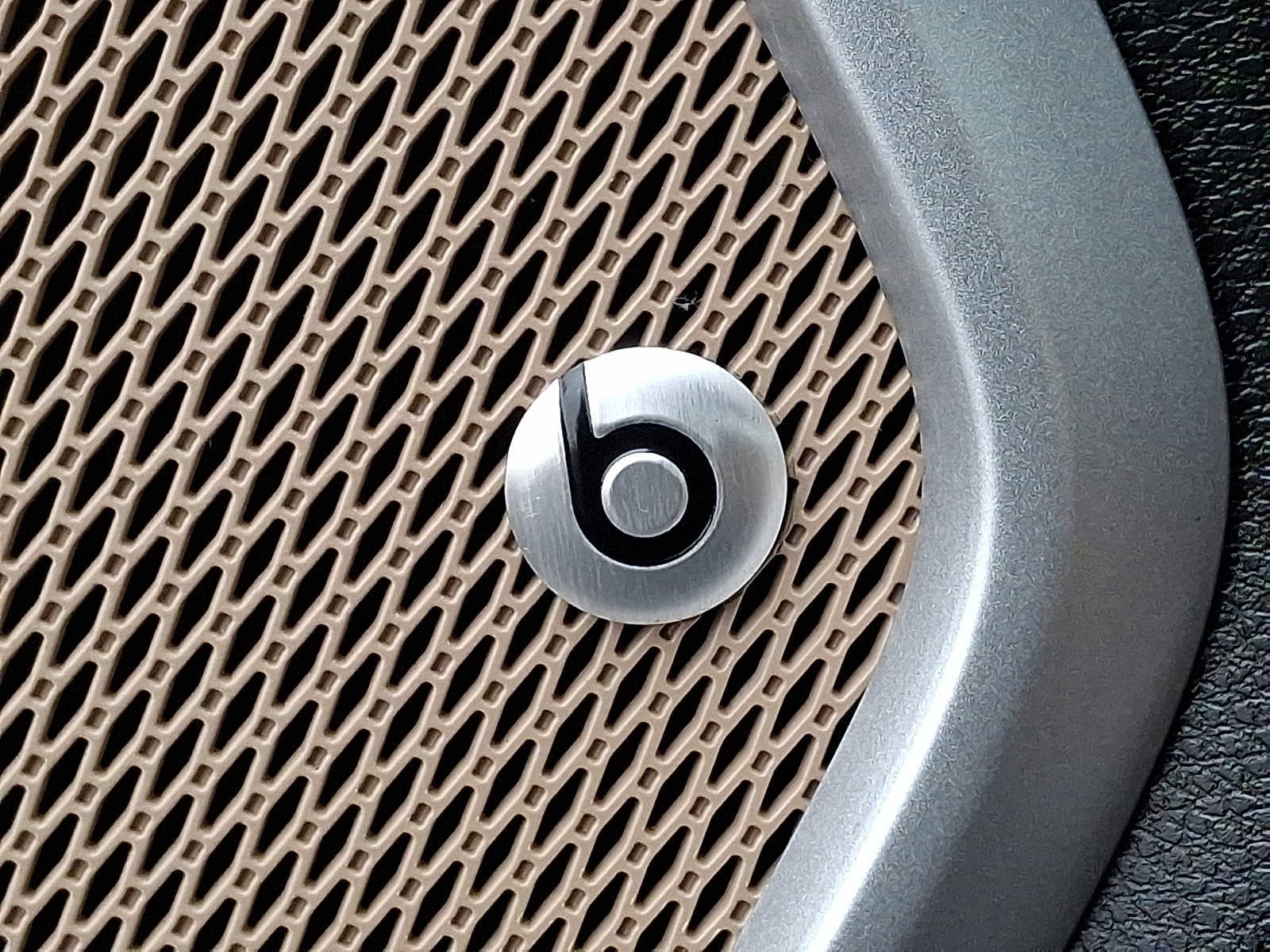 Used 2019 Jeep Renegade Latitude w/ UConnect 8.4 Nav Group image 26