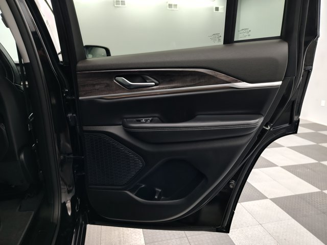 Used 2023 Jeep Grand Cherokee Limited AWD/4WD image 30