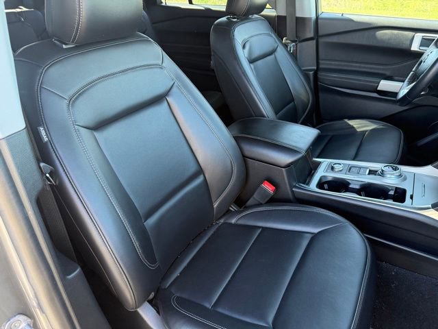 Certified 2023 Ford Explorer XLT w/ Equipment Group 202A AWD/4WD image 13