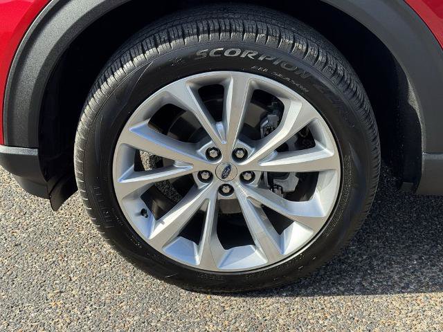 Certified 2023 Ford Explorer Platinum w/ Technology Package AWD/4WD image 11