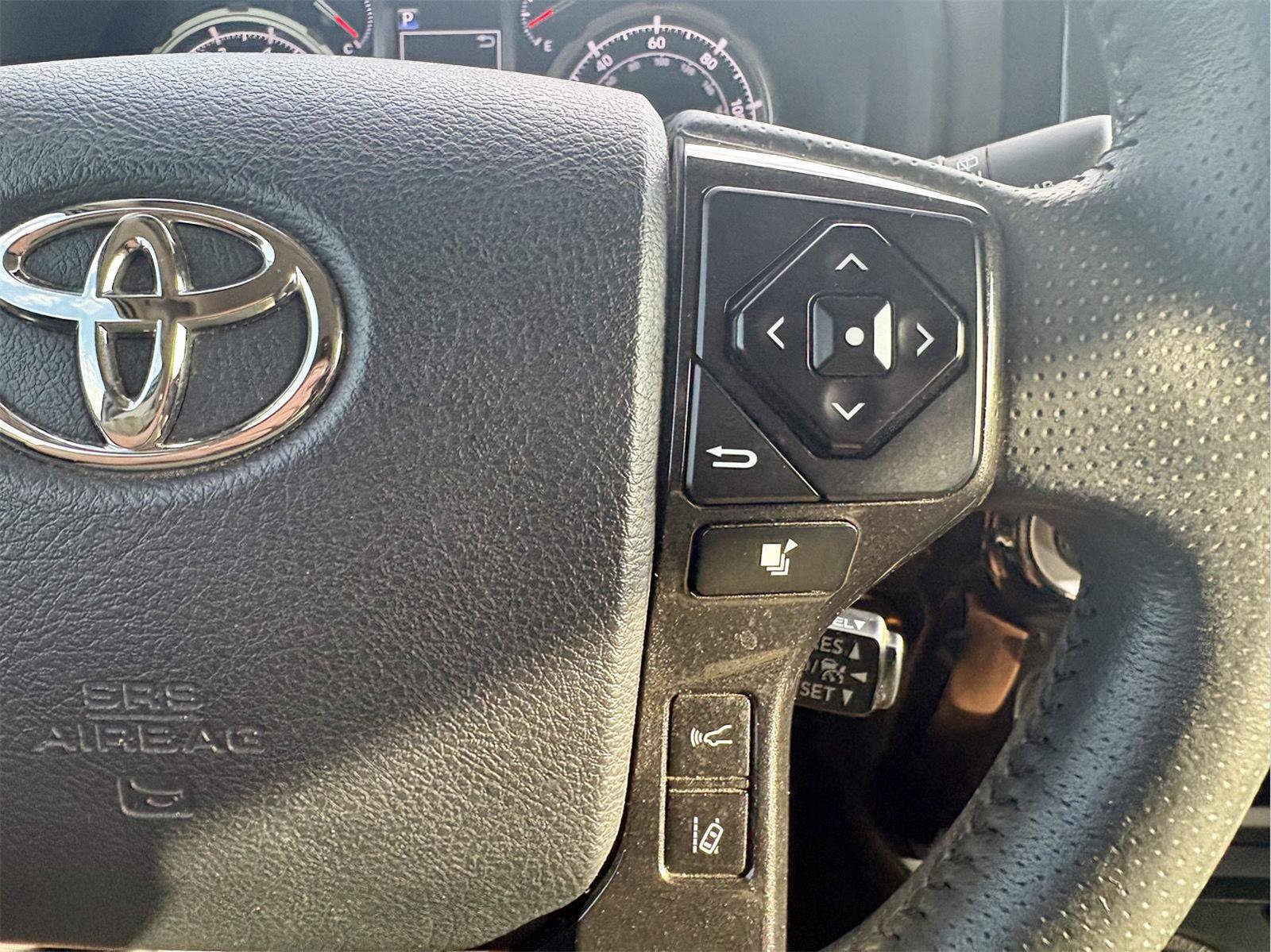 Used 2022 Toyota 4Runner TRD Off-Road Premium AWD/4WD image 22