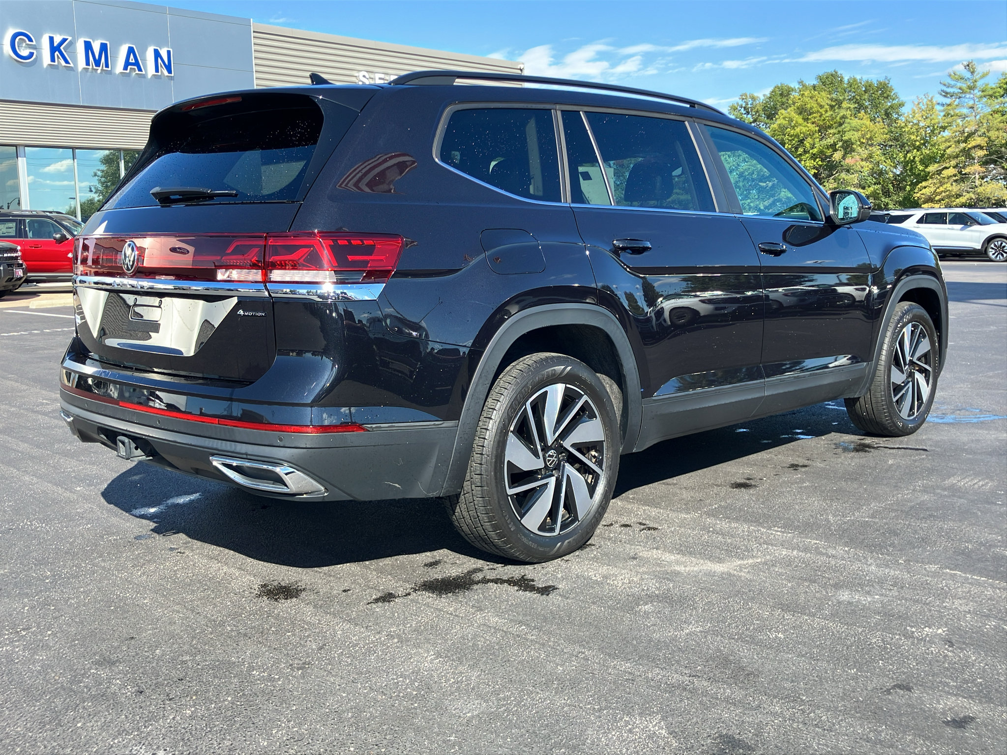 Used 2024 Volkswagen Atlas SE AWD/4WD image 6