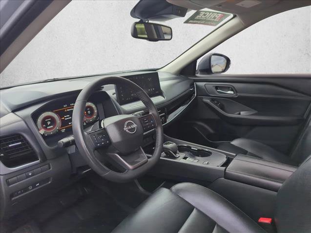 Used 2025 Nissan Rogue SL image 11