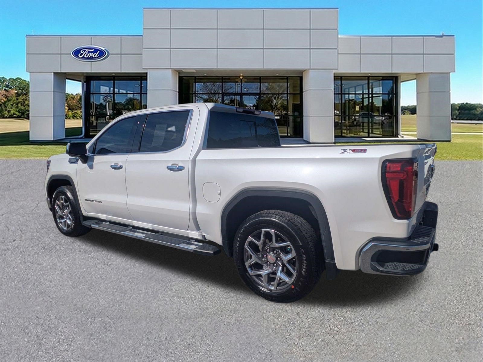 Used 2024 GMC Sierra 1500 SLT w/ SLT Premium Plus Package AWD/4WD image 5