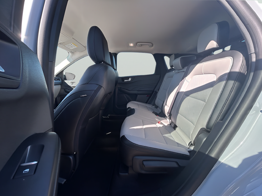 Certified 2025 Ford Escape SE FWD image 22