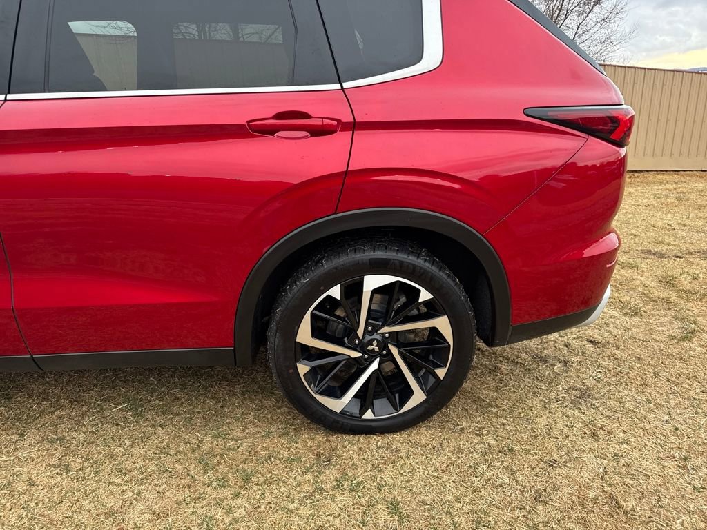 Used 2024 Mitsubishi Outlander SE image 32