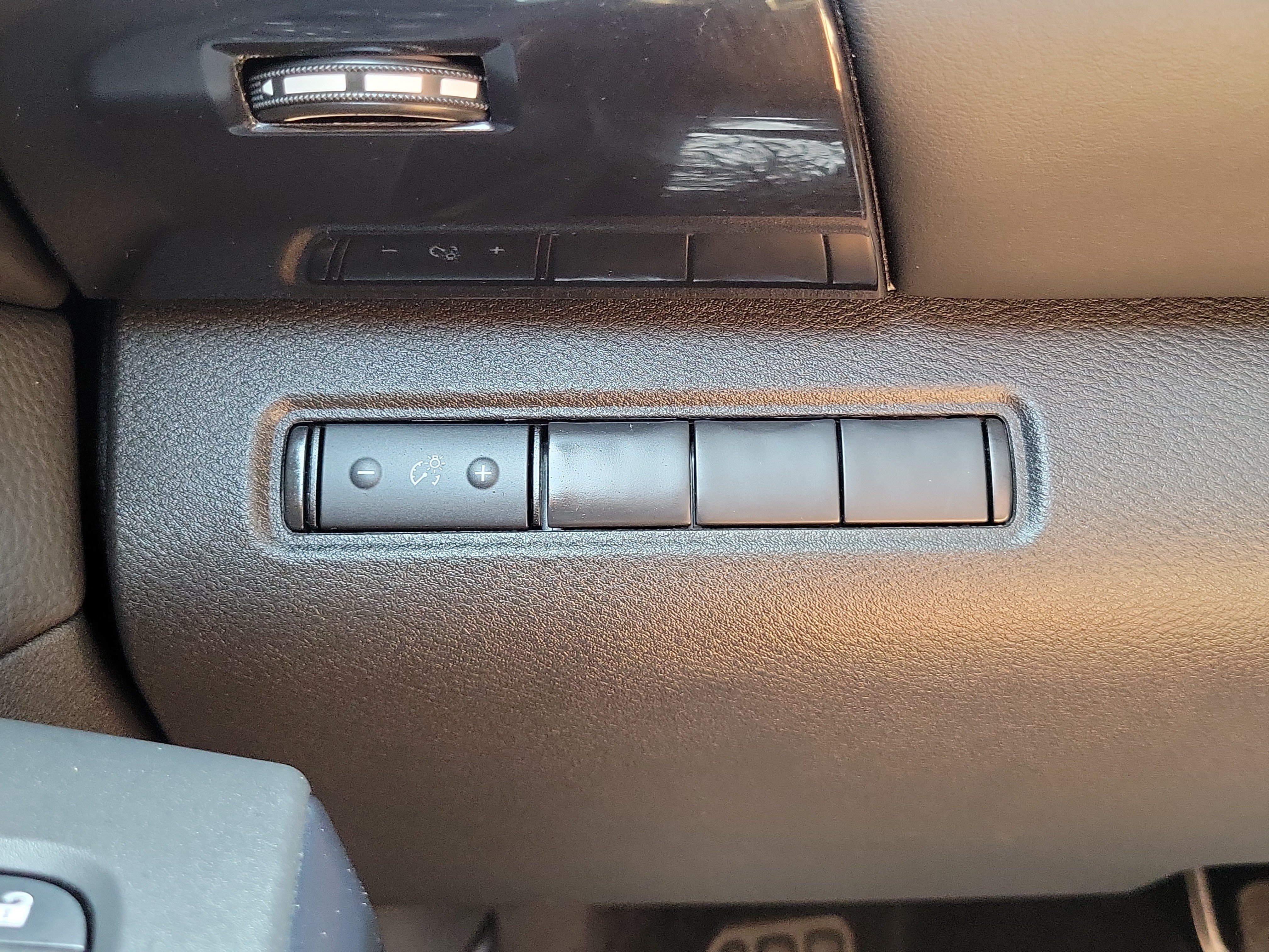 Used 2025 Nissan Pathfinder S FWD image 28