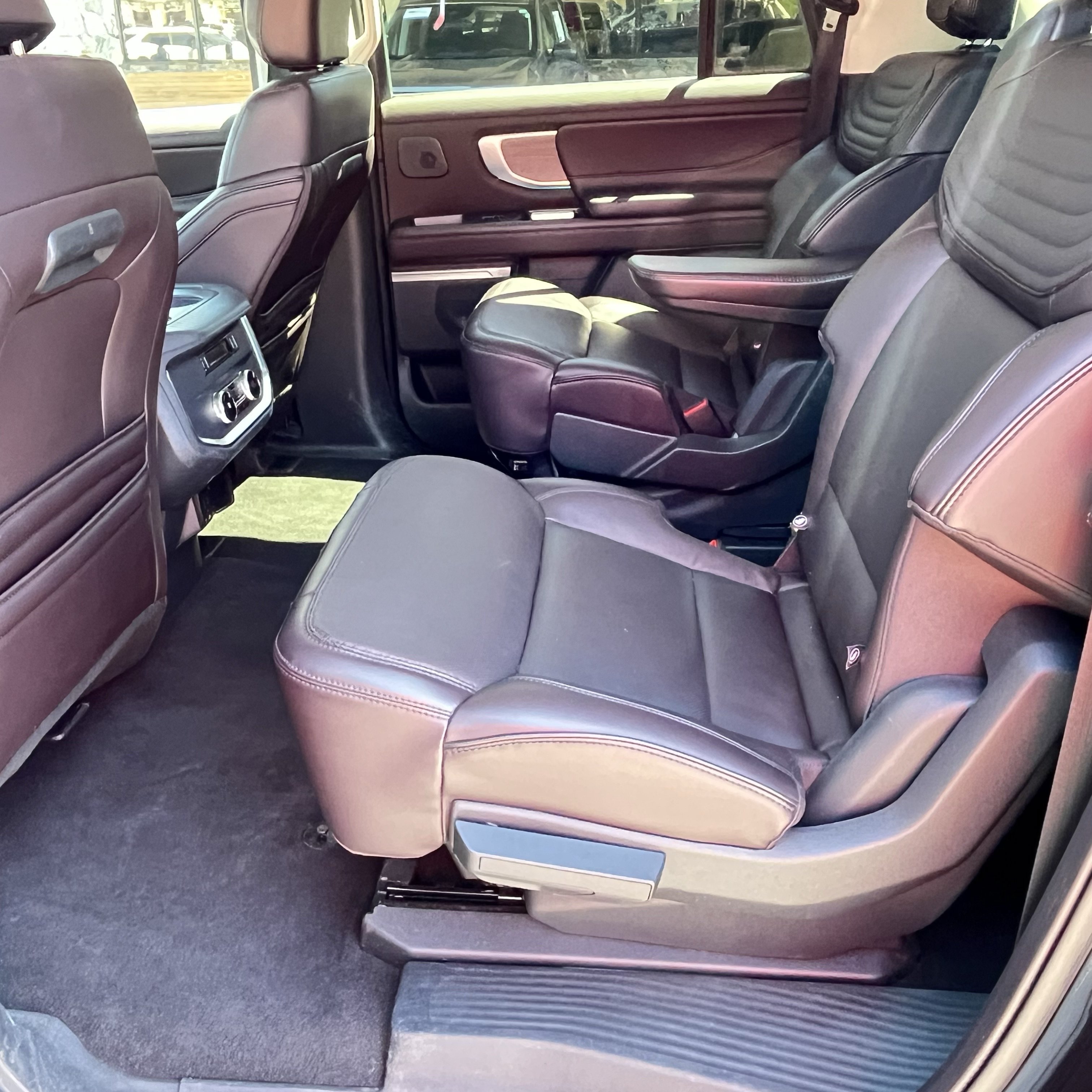Certified 2025 Ford Expedition Max Platinum w/ Platinum Ultimate Package AWD/4WD image 11
