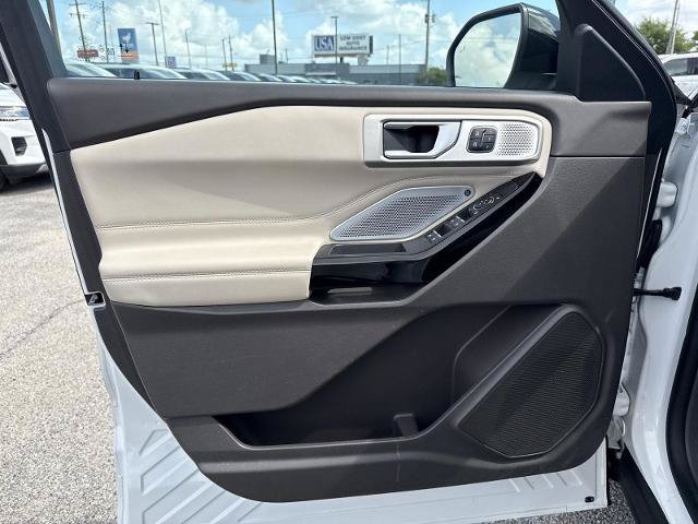 Certified 2023 Ford Explorer Platinum w/ Technology Package AWD/4WD image 27