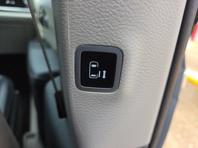 Used 2023 Chrysler Pacifica Touring-L FWD image 22