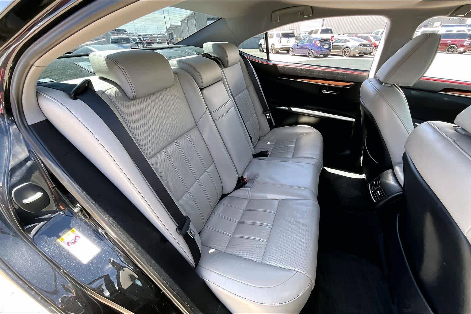 Used 2018 Lexus ES 350 w/ Luxury Package w/Wood Trim FWD image 19