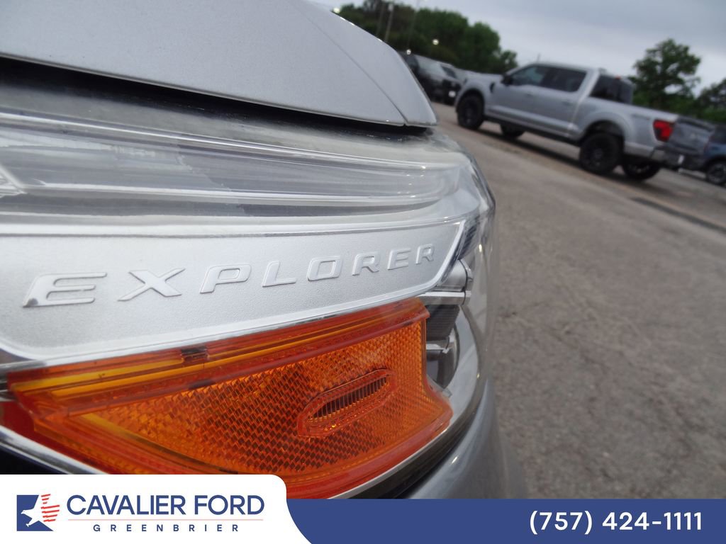 Certified 2021 Ford Explorer XLT w/ Equipment Group 202A RWD image 16
