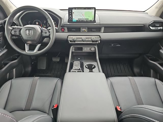 Used 2025 Honda Pilot Touring image 9