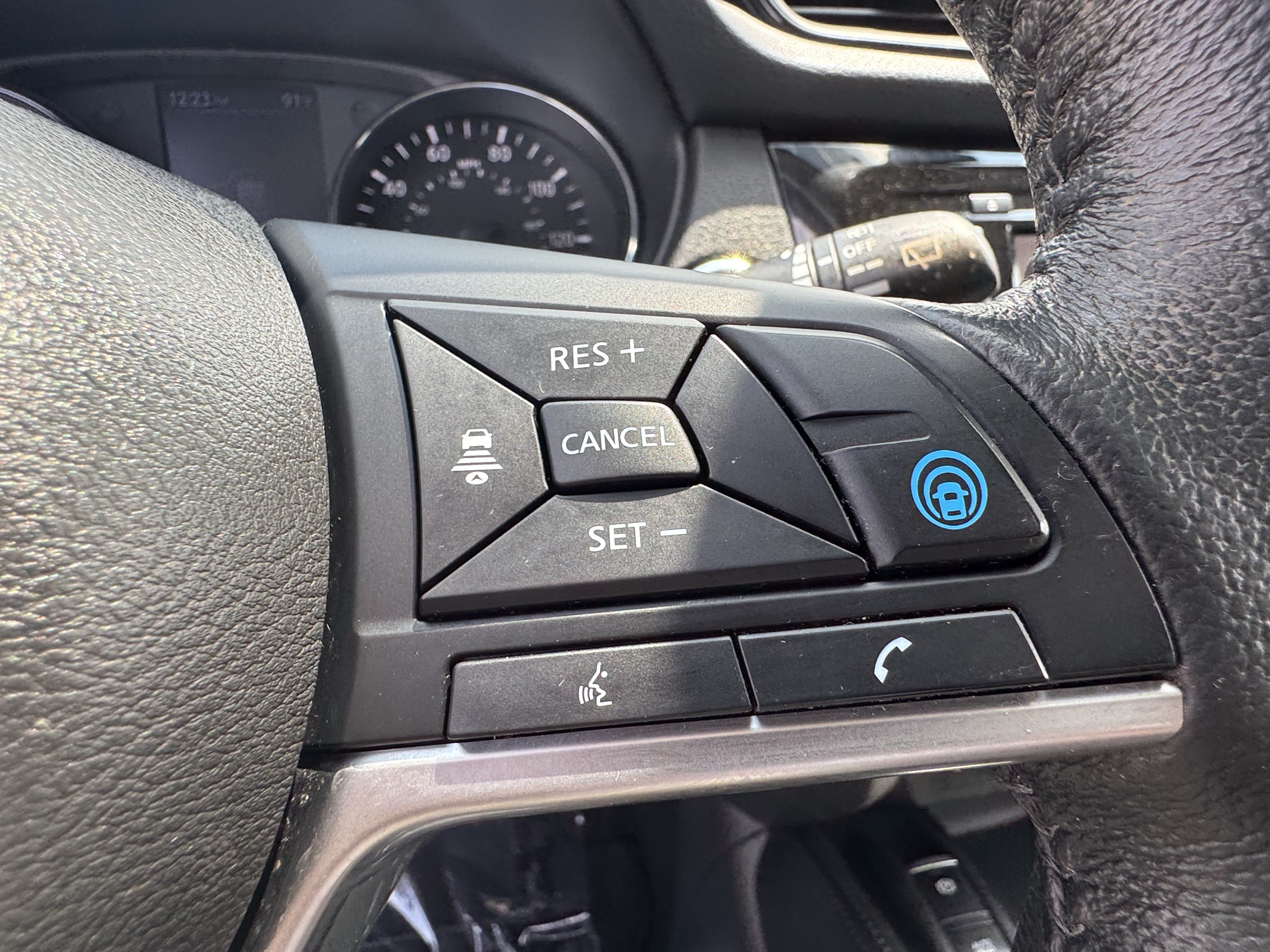Used 2019 Nissan Rogue SL AWD/4WD image 32