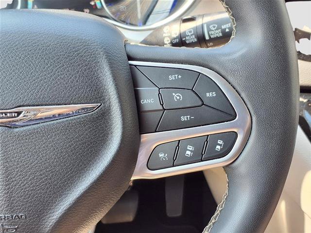 Used 2024 Chrysler Pacifica Touring-L FWD image 14