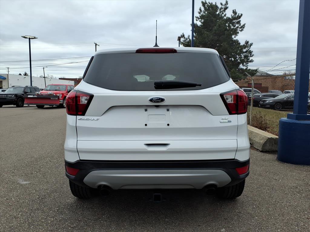 Certified 2019 Ford Escape SE image 3
