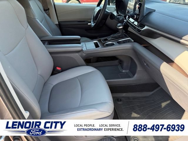 Used 2021 Toyota Sienna XLE FWD image 13
