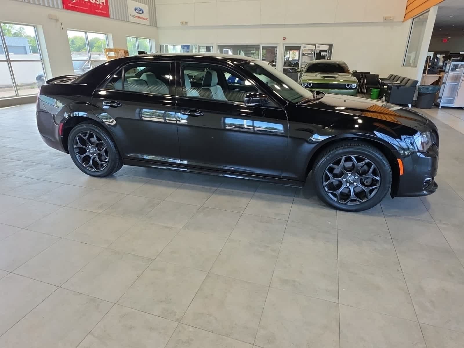 Used 2019 Chrysler 300 S w/ 300S Premium Group 2 AWD/4WD image 6