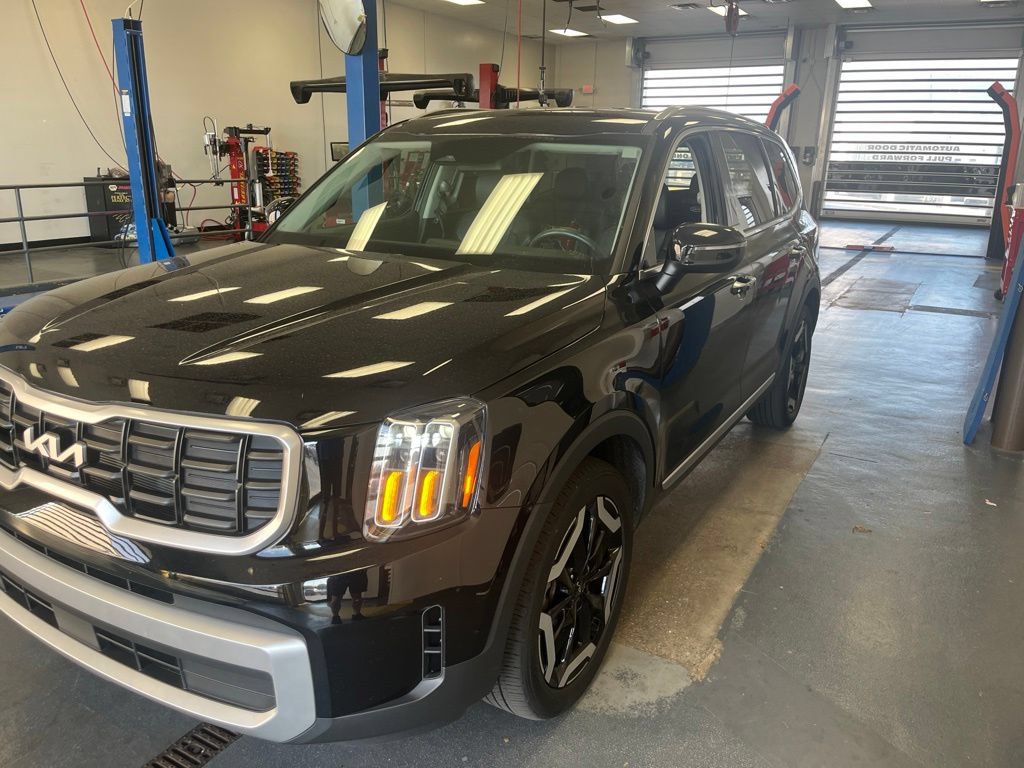 Used 2024 Kia Telluride S FWD image 2