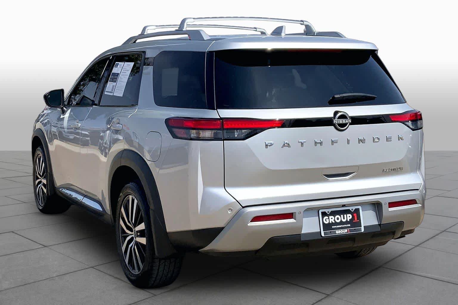 Used 2024 Nissan Pathfinder Platinum FWD image 11