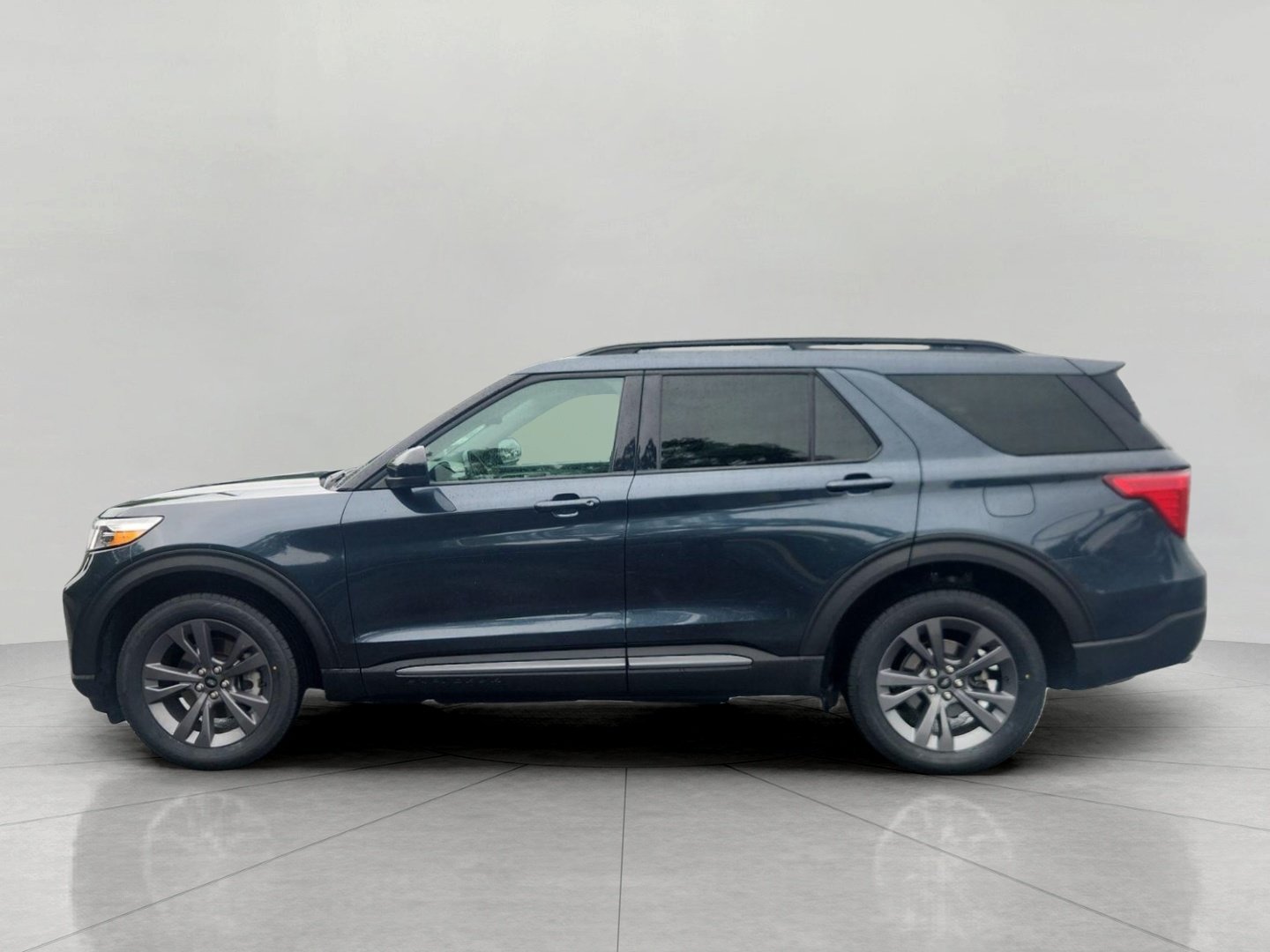 Certified 2023 Ford Explorer XLT w/ Equipment Group 202A AWD/4WD image 11
