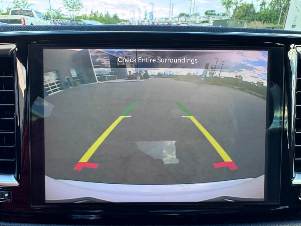Used 2023 Chrysler Pacifica Touring-L FWD image 12