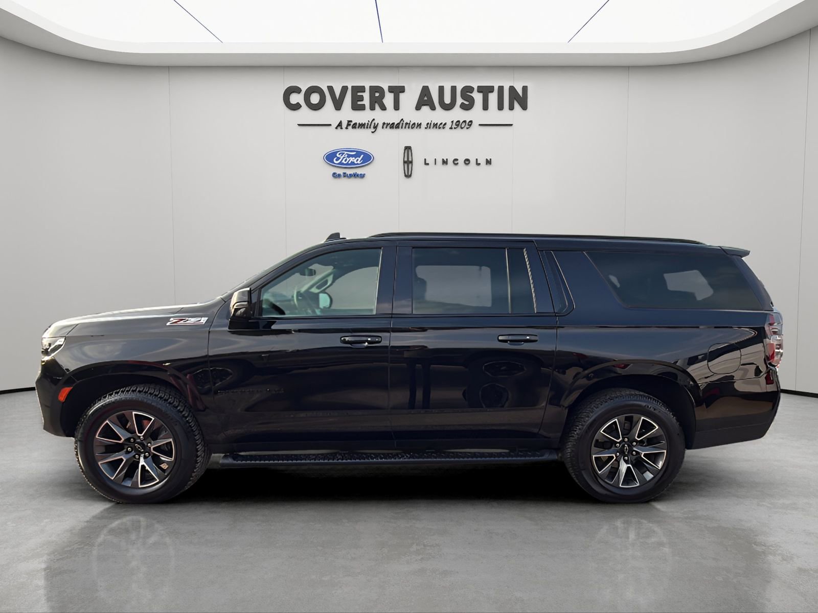 Used 2023 Chevrolet Suburban Z71 w/ Luxury Package AWD/4WD image 2