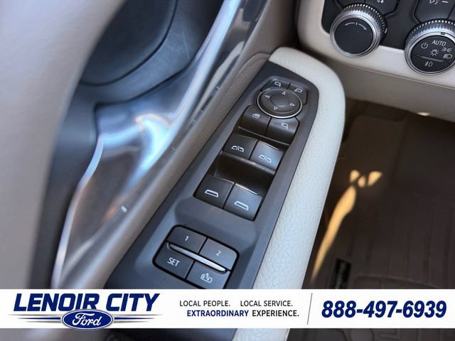 Used 2021 GMC Yukon Denali w/ Denali Premium Package AWD/4WD image 18