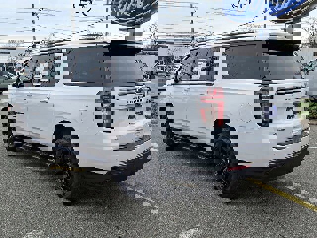 Used 2022 Chevrolet Suburban Z71 w/ Luxury Package image 2