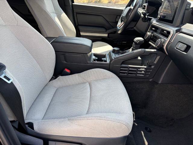 Used 2025 Toyota 4Runner SR5 AWD/4WD image 32