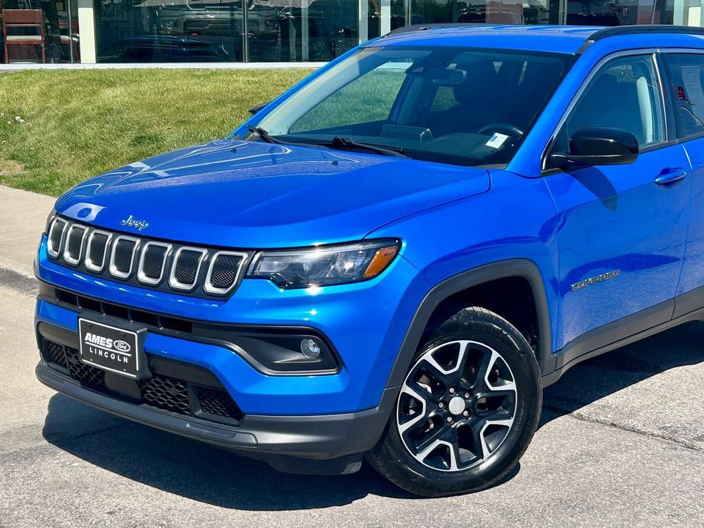 Used 2022 Jeep Compass Latitude w/ Convenience Group AWD/4WD image 2