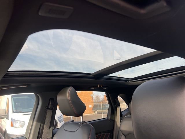 Certified 2024 Ford Edge ST-Line image 18