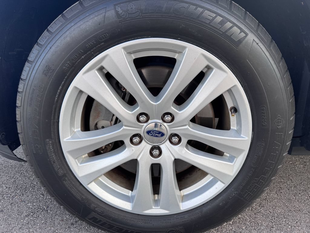 Certified 2018 Ford Explorer XLT w/ Equipment Group 201A AWD/4WD image 9