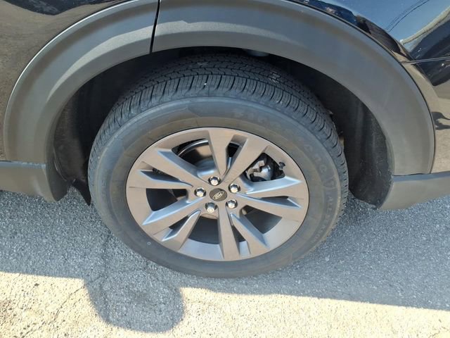 Certified 2022 Ford Explorer XLT w/ Equipment Group 202A AWD/4WD image 11