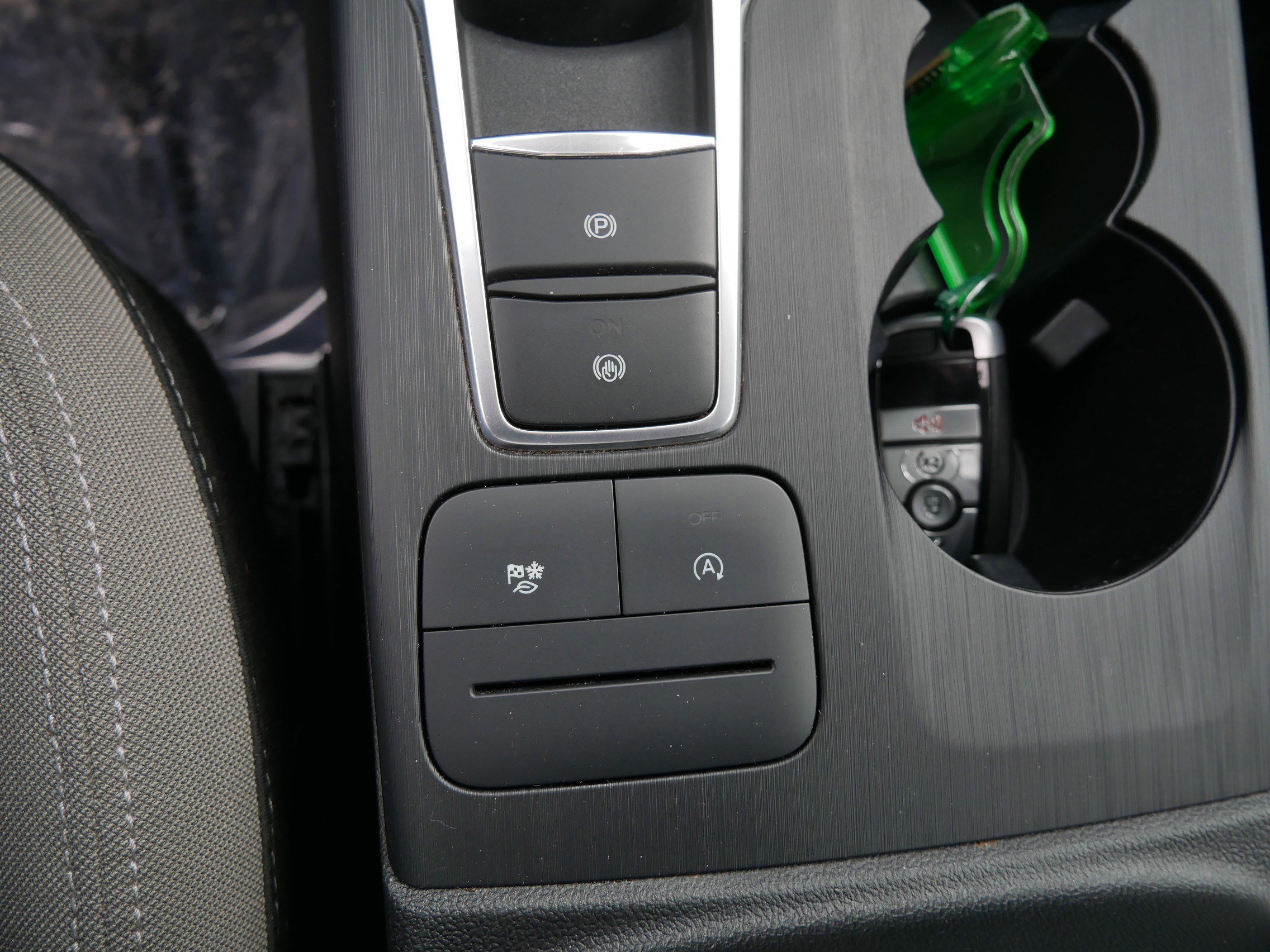 Certified 2022 Ford Escape SE w/ Cold Weather Package image 32