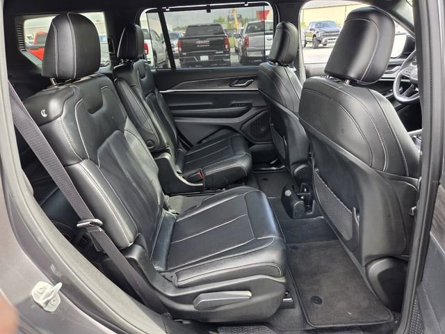 Used 2024 Jeep Grand Cherokee L Limited w/ Luxury Tech Group II AWD/4WD image 16