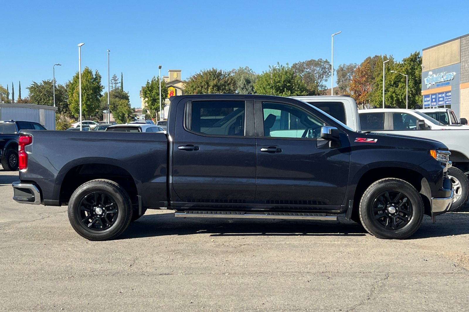 Used 2023 Chevrolet Silverado 1500 LT AWD/4WD image 3