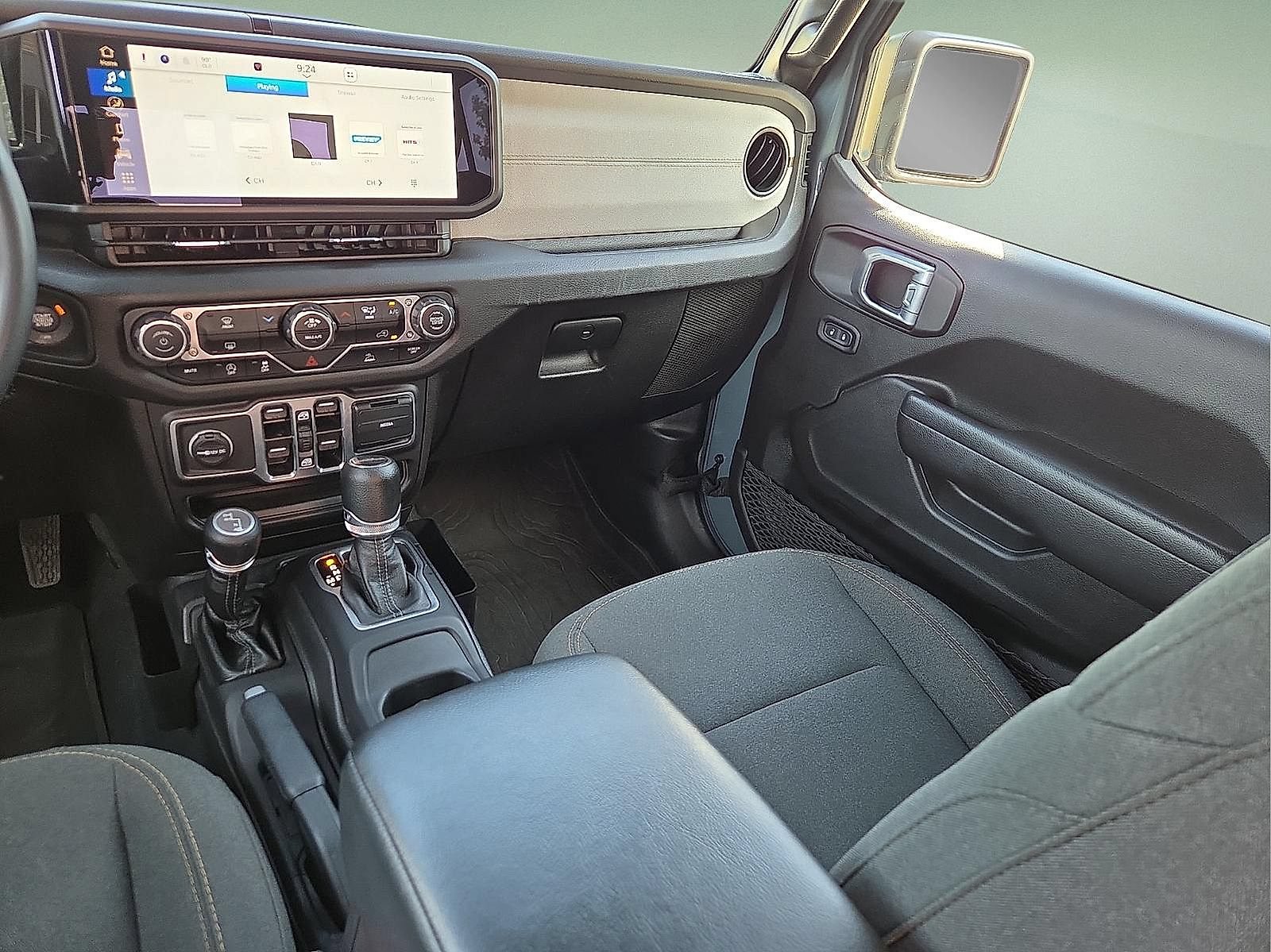 Used 2024 Jeep Gladiator Sport AWD/4WD image 12