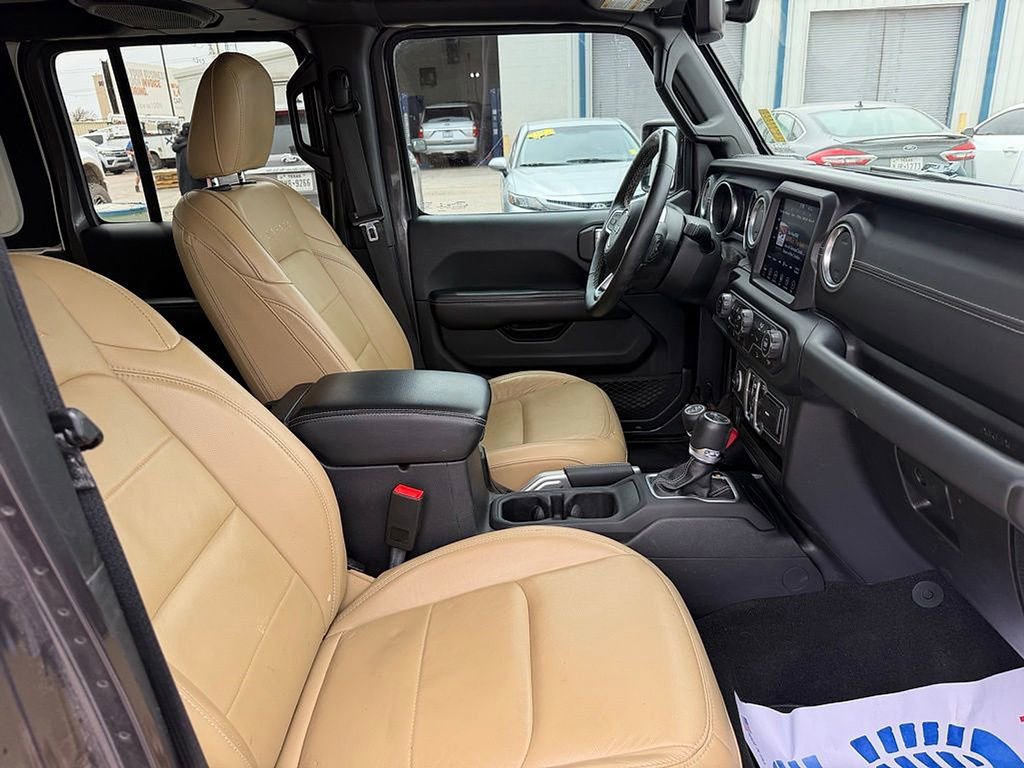 Used 2018 Jeep Wrangler Unlimited Sahara AWD/4WD image 15