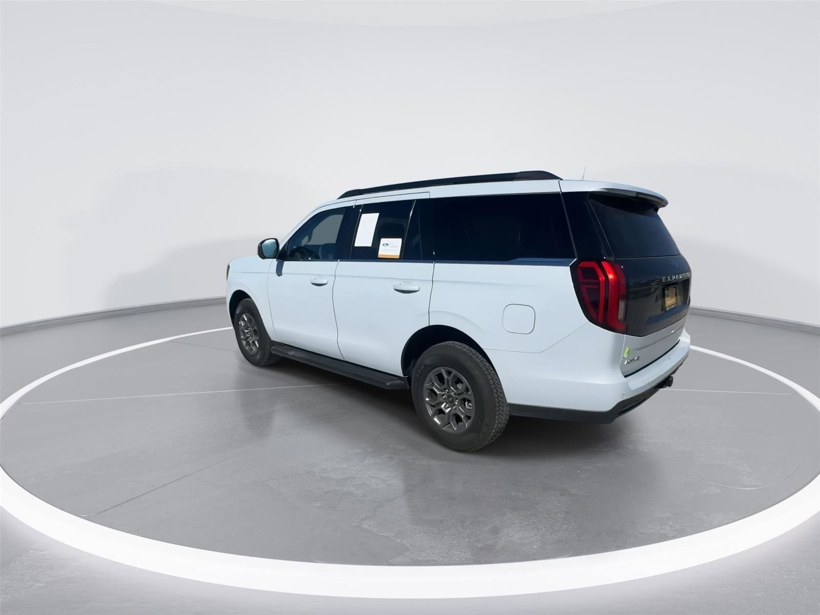 Certified 2025 Ford Expedition Active image 6