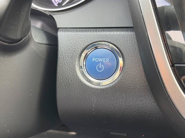 Used 2022 Toyota Camry XSE FWD image 9