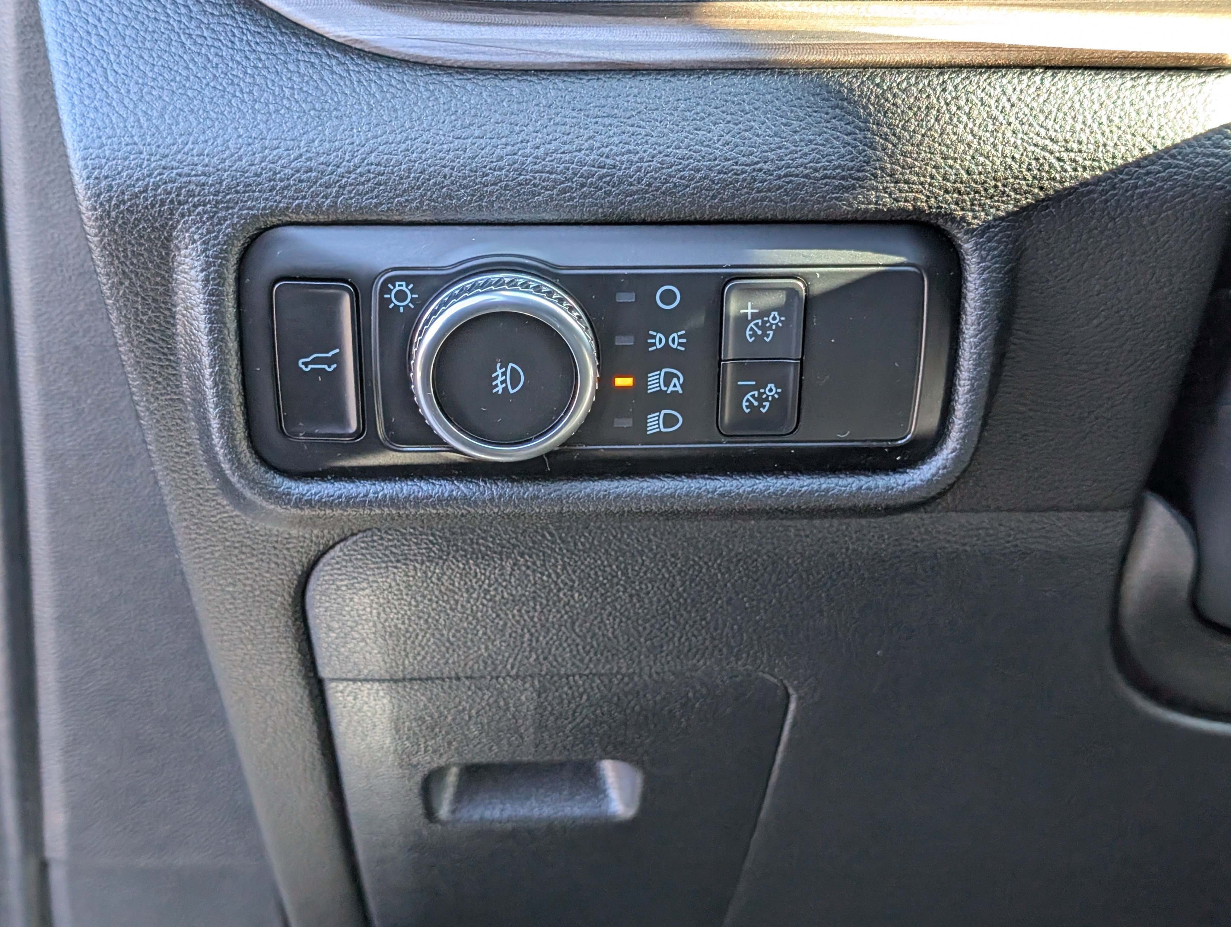 Certified 2022 Ford Explorer Limited w/ Limited Technology Package image 25