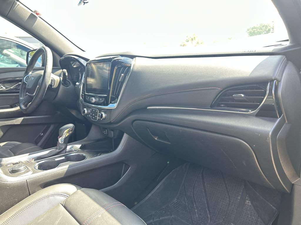 Used 2023 Chevrolet Traverse RS FWD image 16