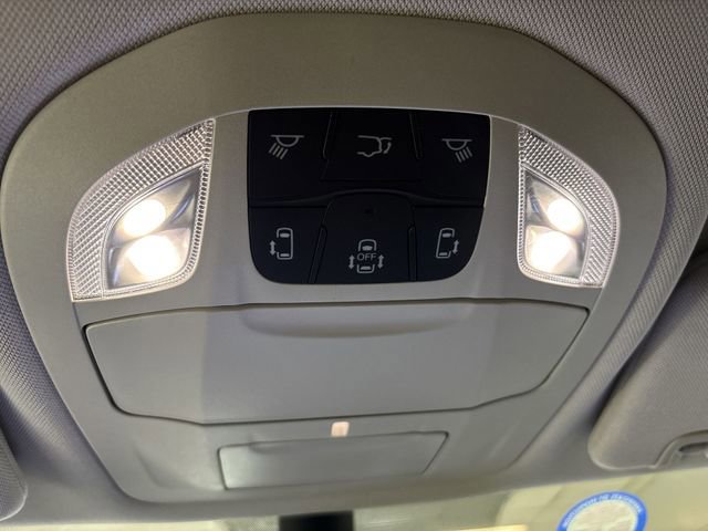 Used 2023 Chrysler Pacifica Touring-L image 25