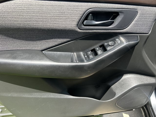 Used 2023 Nissan Rogue S AWD/4WD image 22