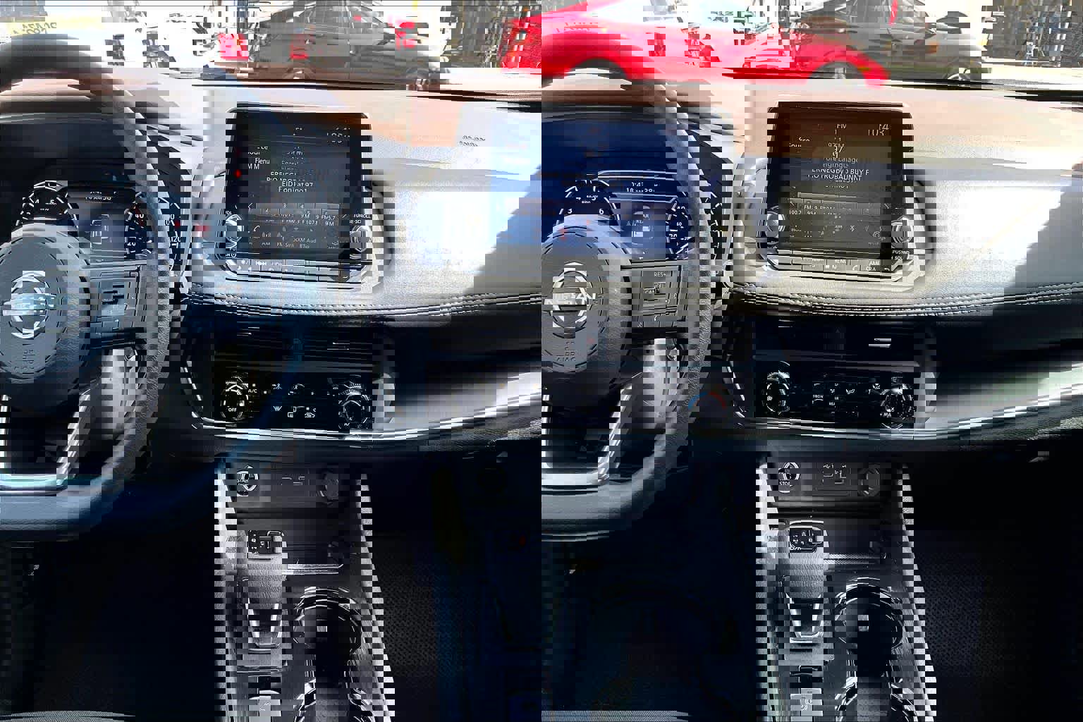 Used 2023 Nissan Rogue S image 11