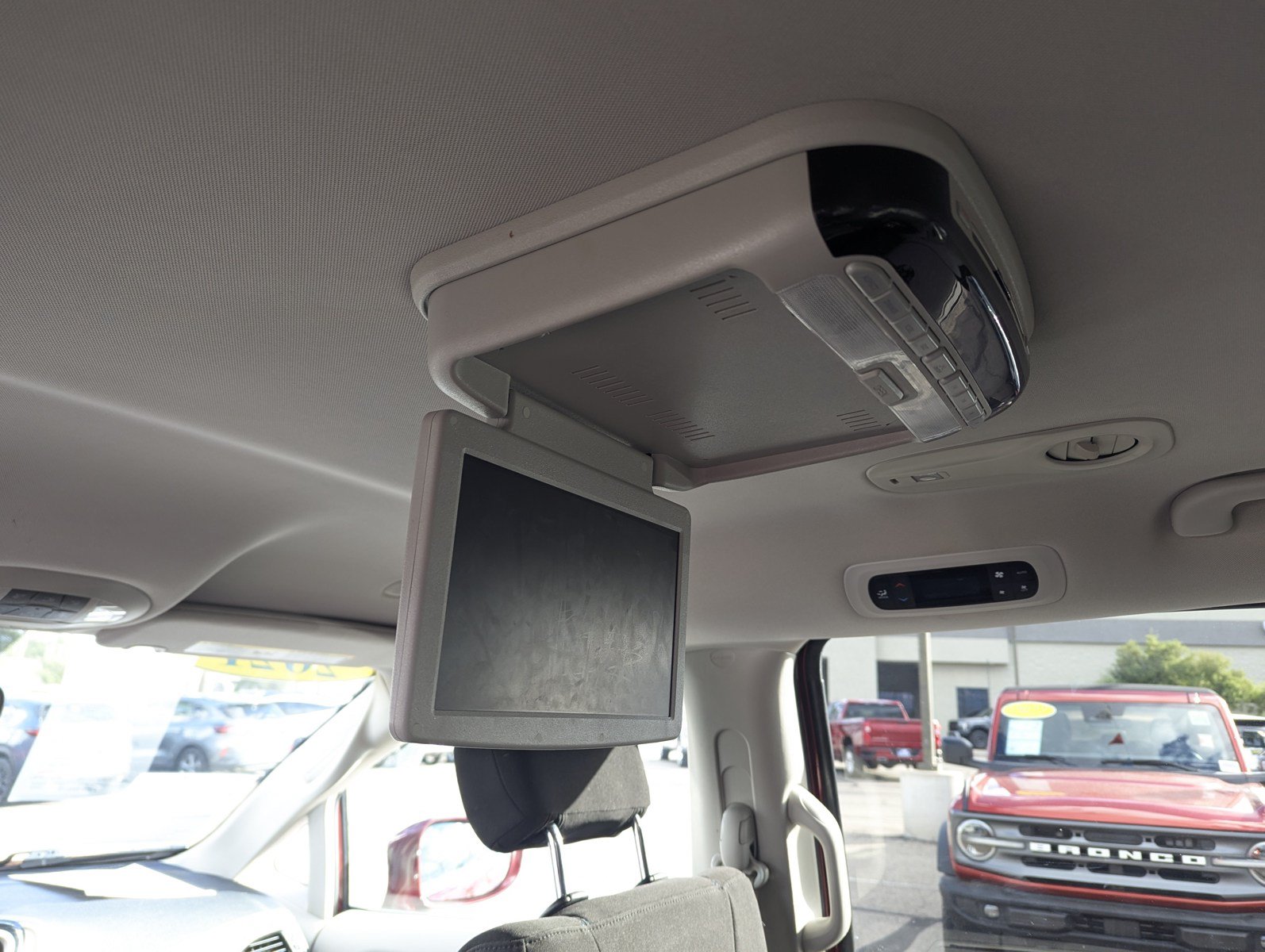 Used 2021 Chrysler Pacifica Touring FWD image 10